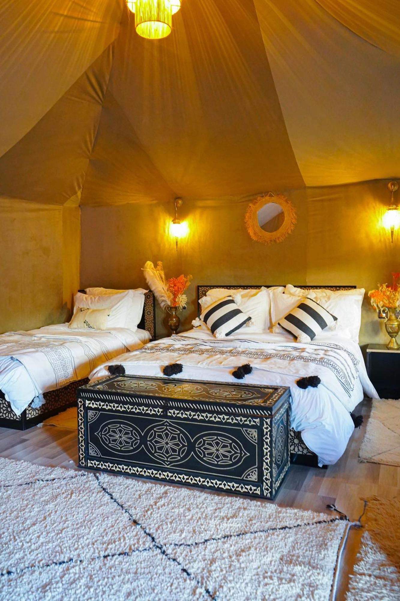 Young Luxury Camp Merzouga Exterior photo