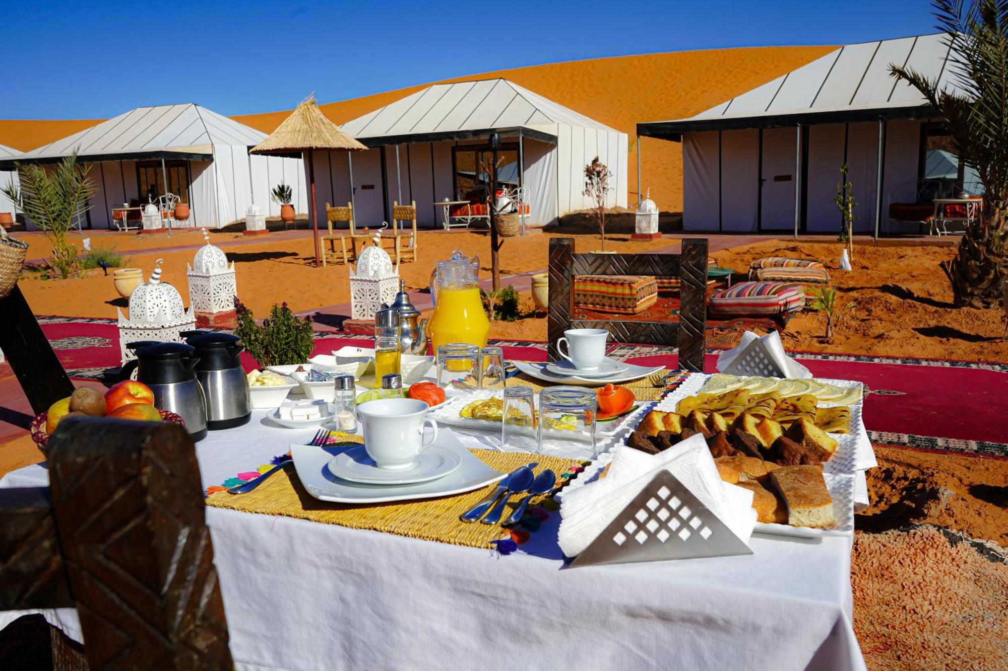 Young Luxury Camp Merzouga Exterior photo