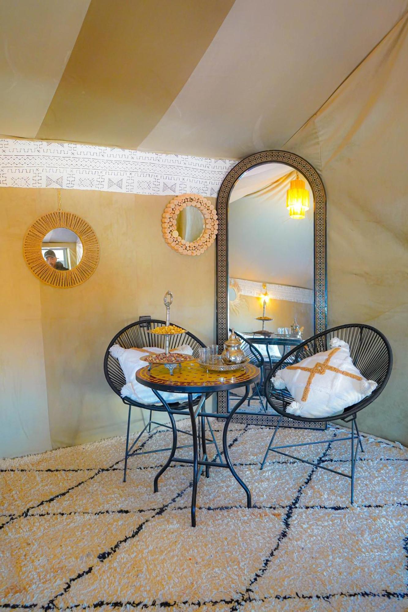 Young Luxury Camp Merzouga Exterior photo