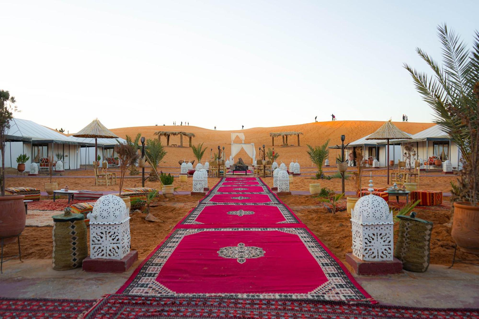 Young Luxury Camp Merzouga Exterior photo