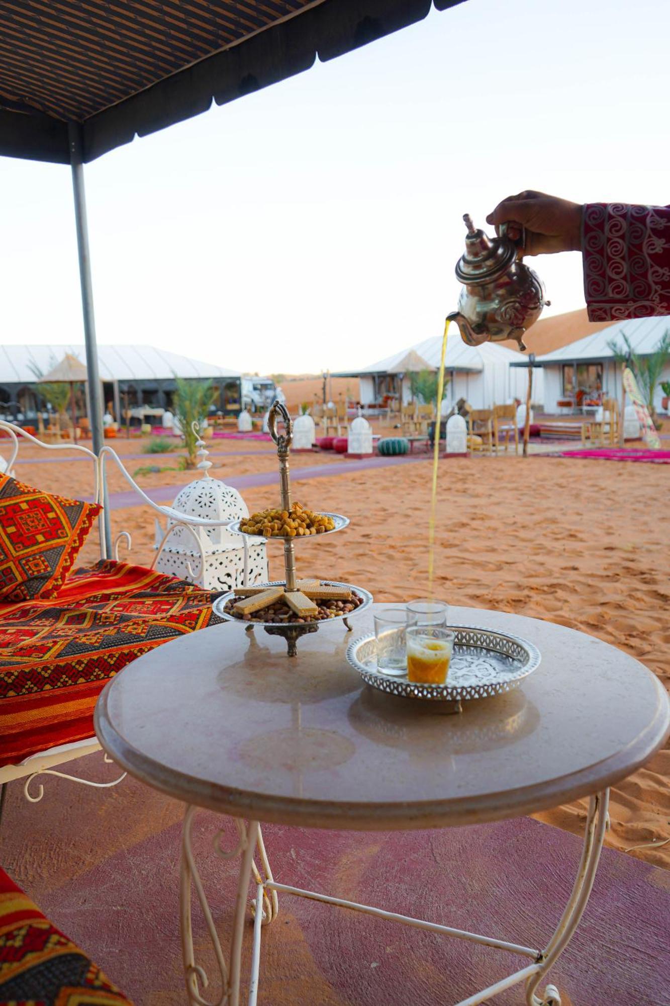 Young Luxury Camp Merzouga Exterior photo