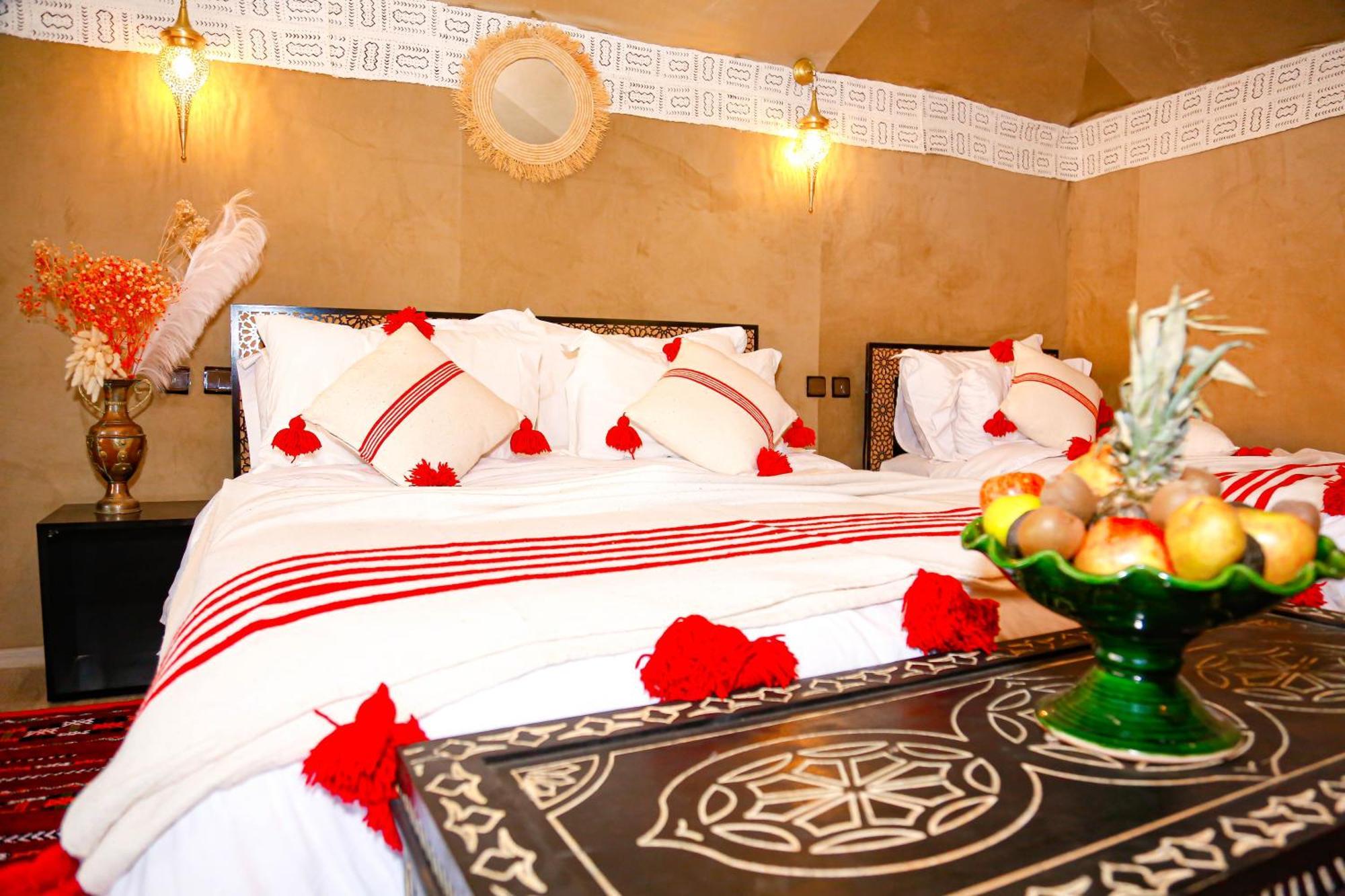 Young Luxury Camp Merzouga Exterior photo